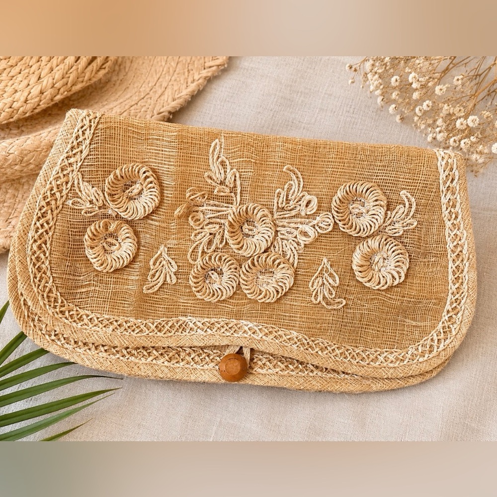 Vintage Handwoven Natural Fiber Clutch Floral Raffia Appliqué Envelope Purse